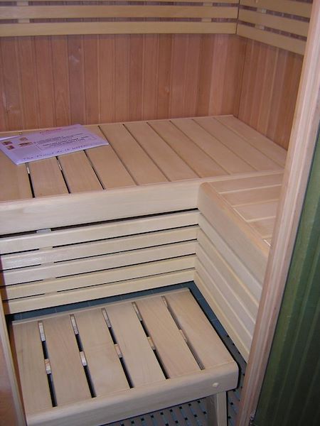 Realizzazione bio-sauna su misura con collocazione a nicchia della tipologia Variant presso abitazione privata