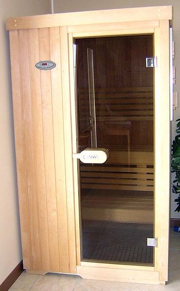 Installazione di una piccola sauna mod. Variant in un centro estetico