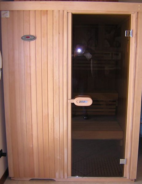 Installazione di una sauna mod. Variant di medio-piccole dimensioni in un'abitazione privata