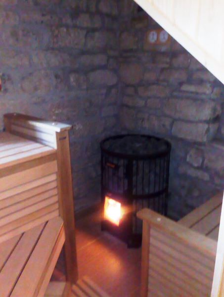 Precut sauna with Legend stove