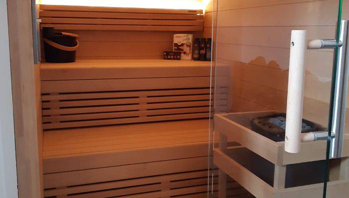 Mini sauna su misura per camera da letto a Falcade, Realizzazioni: le nostre migliori success stories di installazione saune ed accessori