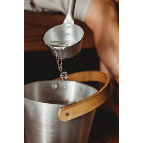 Aluminum bucket and ladle