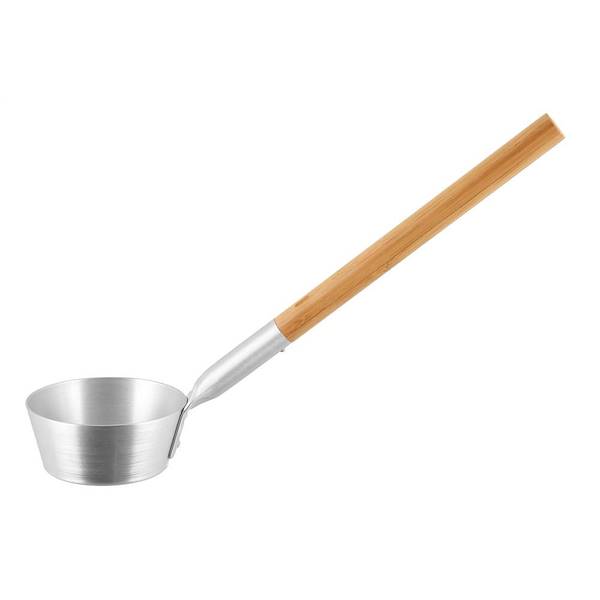 Secchio e mestolo in alluminio e legno