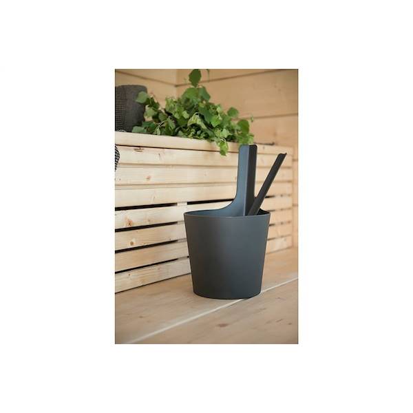 Secchio e mestolo in plastica termoresistente